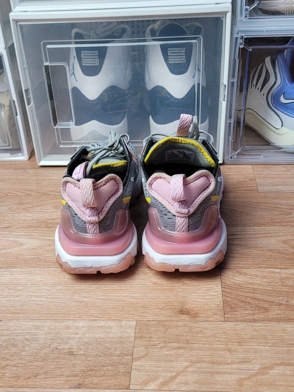 2020 Nike React Vision Light Smoke Grey White Pink Youth SZ 7Y ( CD6888-003 )